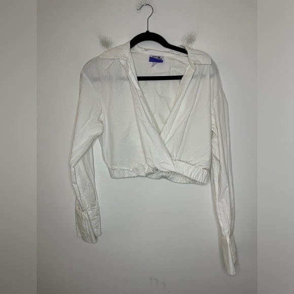 FUTURE COLLECTIVE White Long Sleeve Collared Blouse Size Medium - Picture 4 of 7